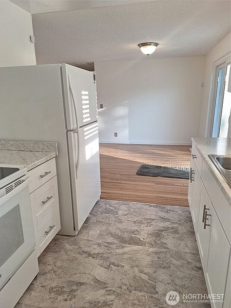 4th image of 17953 48th Avenue S