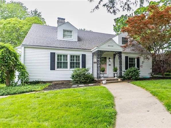 2616 Indian Trail Dr, Saint Joseph, MO 64506