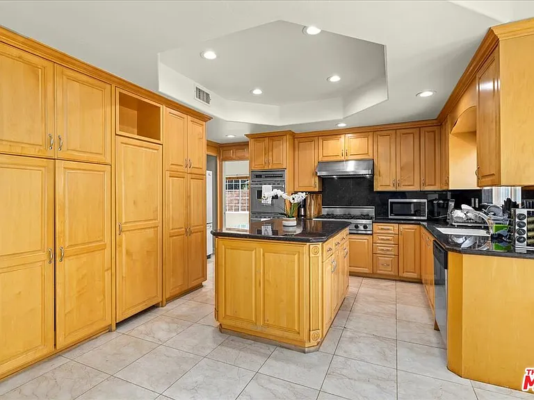 5029 Lemona Ave — Photo 16