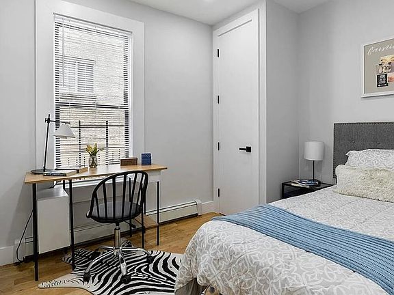 4th image of 622 Mead Street