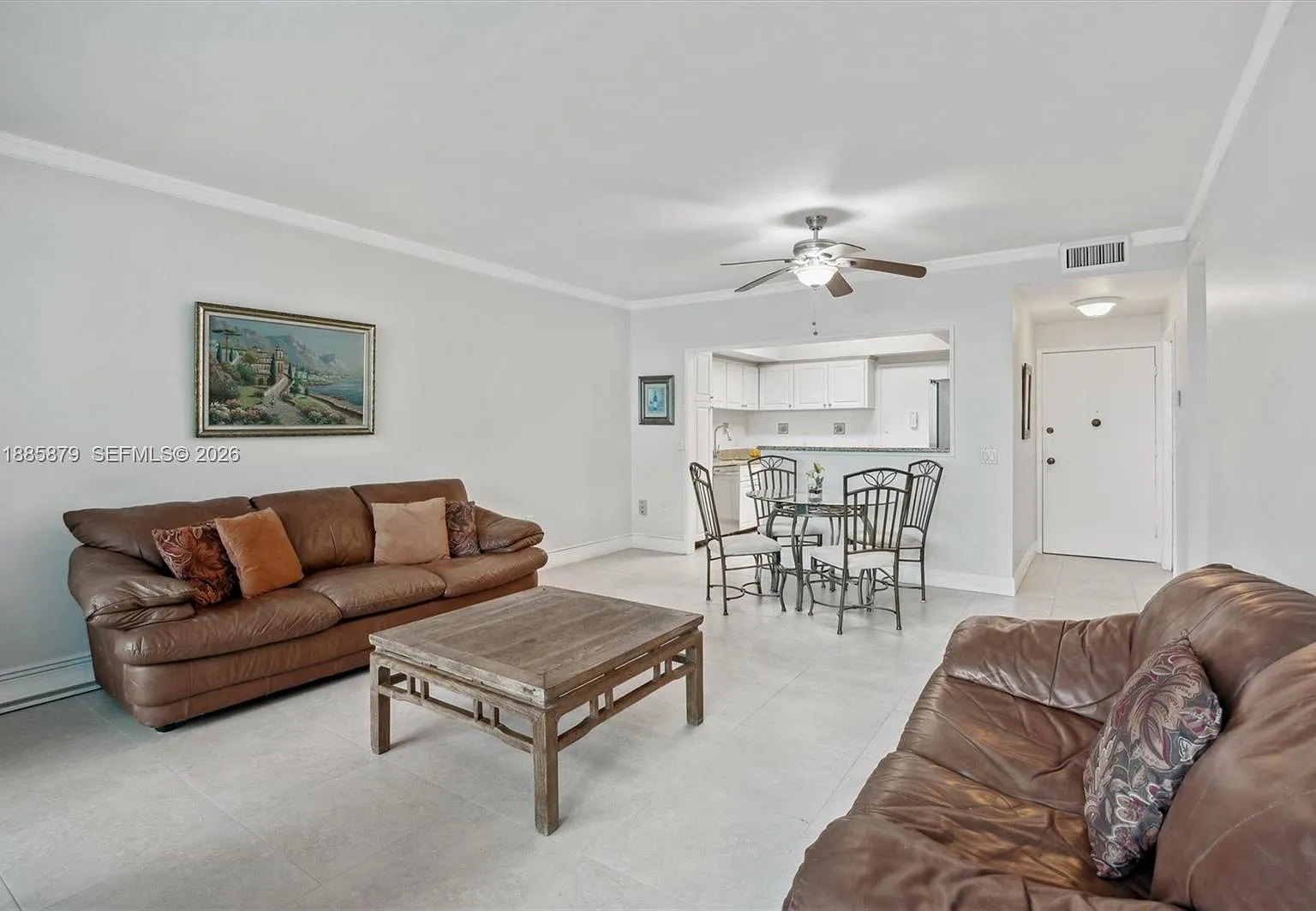 Alexander Towers Condo — Photo 3