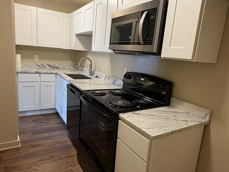 15 S Main St #5 — Photo 2