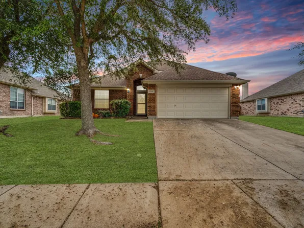 1315 Lake Forest Dr, Grand Prairie, TX 75052