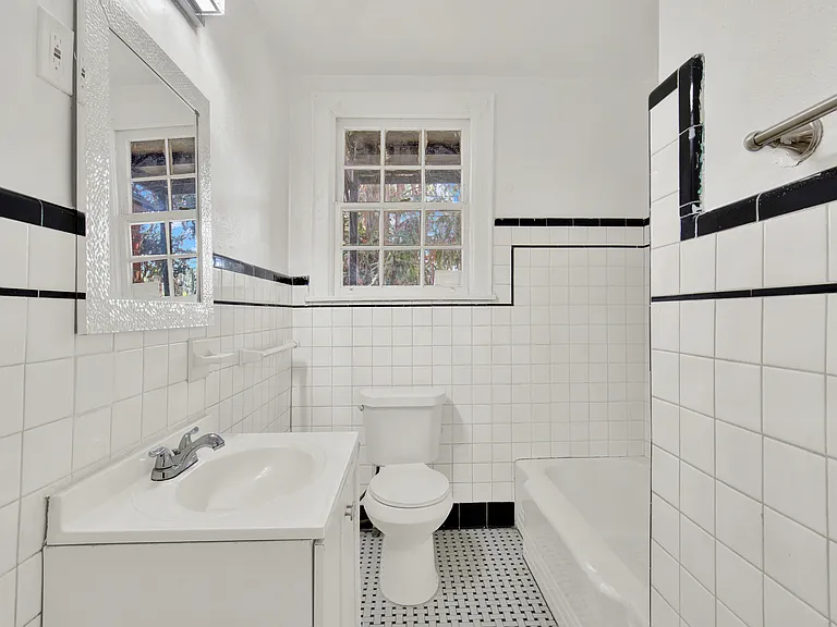 1501 E 35th St — Photo 13