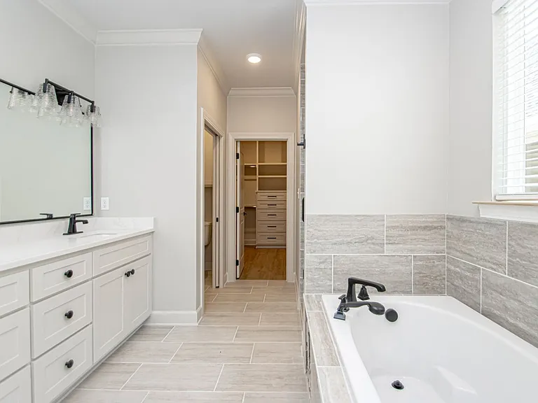 404 Gardens Ln — Photo 16