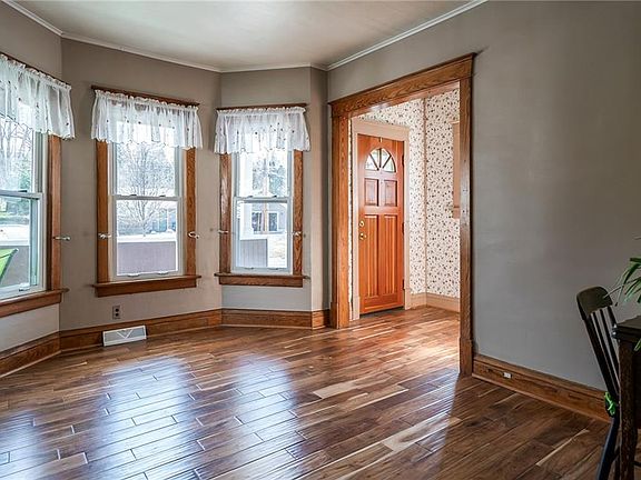 3rd image of 315 Brooklea Dr