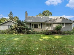 1800 Silverbell Rd, Rochester, MI 48306