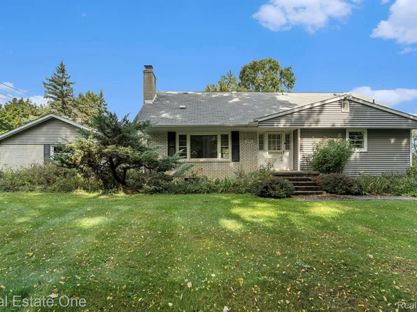 1800 Silverbell Rd, Rochester, MI 48306