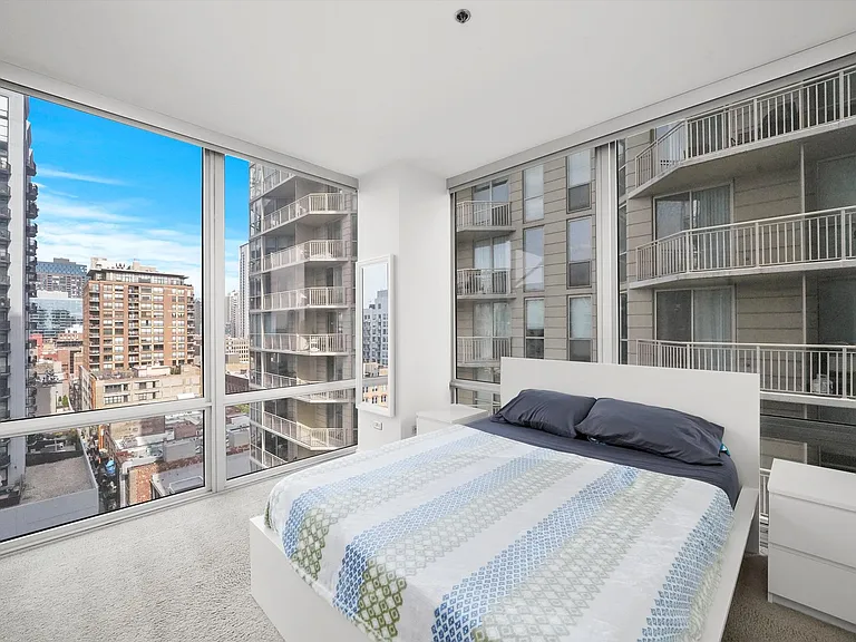 653 N Kingsbury St #1207 — Photo 15
