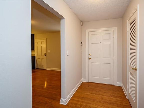 3rd image of 2912 Clemwood St