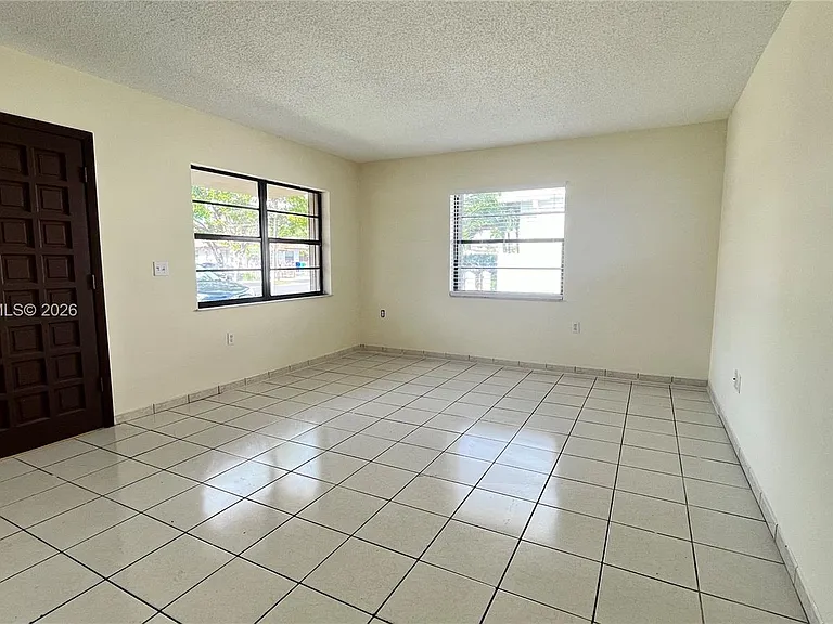 2820 SW 25th St #2820 — Photo 2