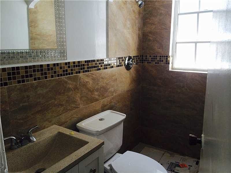 2nd image of 1623 Lenox Ave APT 13