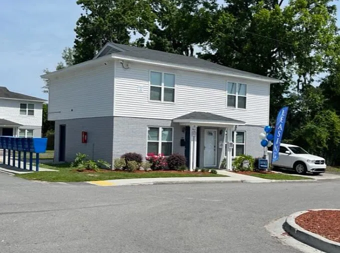 Tristan Townhomes — Photo 3