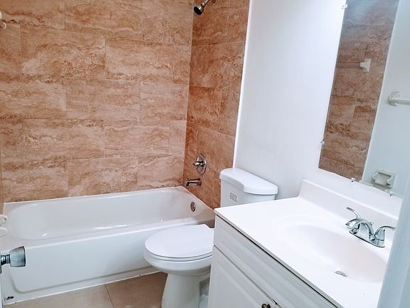 5th image of 6943 SW 40th St #11-R