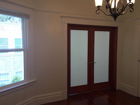 5th image of 1923 Oak St