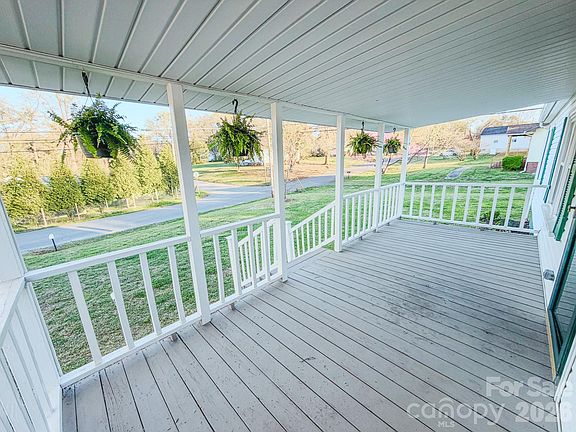 3rd image of 5216 Eaton Cir