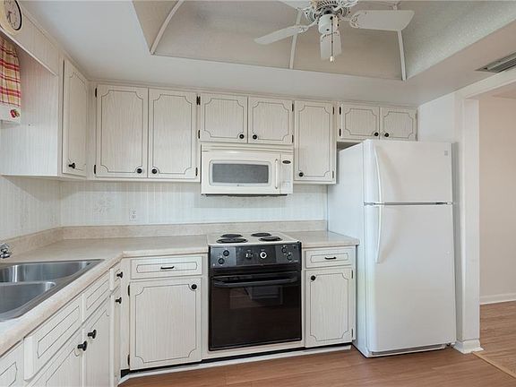 3rd image of 1421 Normandy Park Dr APT 3