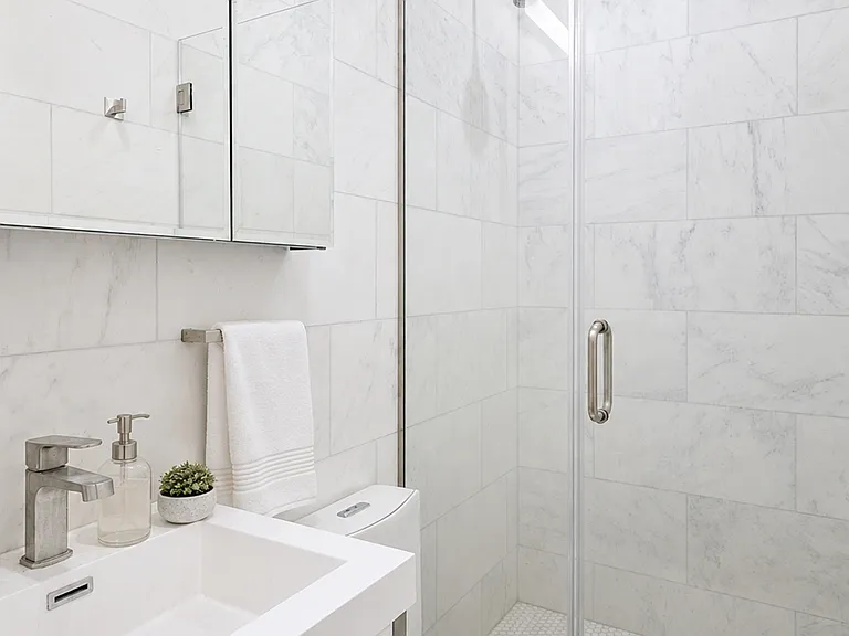 122 E 37th St #1 — Photo 10