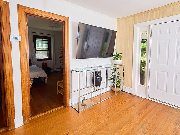 5th image of 38 Miller Hill Rd