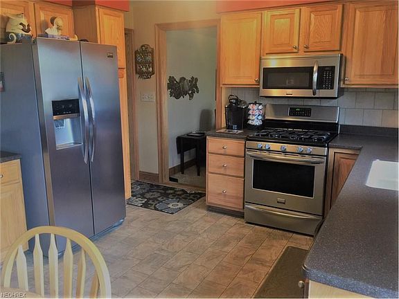 4th image of 701 Sanderson Ave