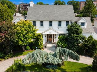 16031 9th Ave, Whitestone, NY 11357