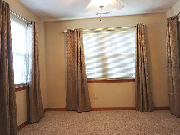 4th image of 4035 Oakfield Dr