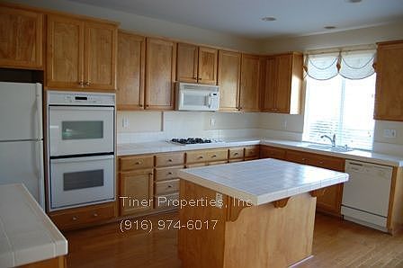 4th image of 2614 Parkcrest Way