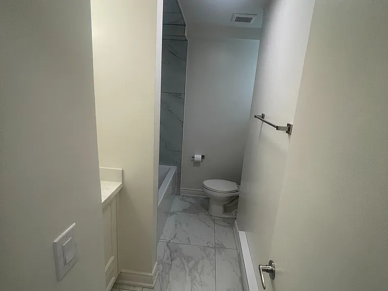 1985 Lawrence Ave E #2 — Photo 4