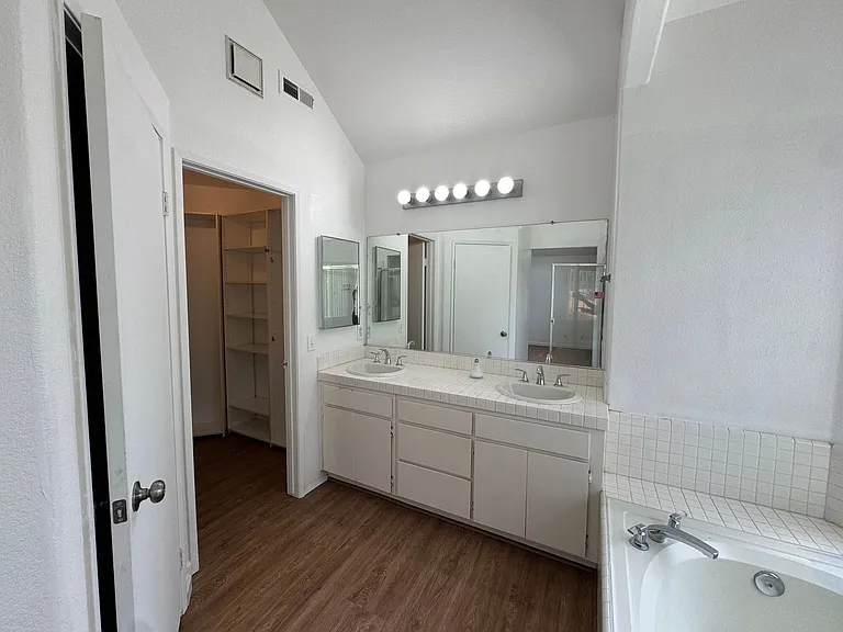 1423 Portofino Dr — Photo 31