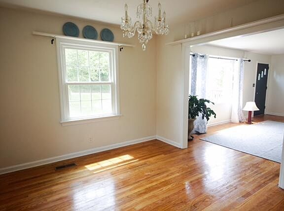 4th image of 11 Belvoir Cir