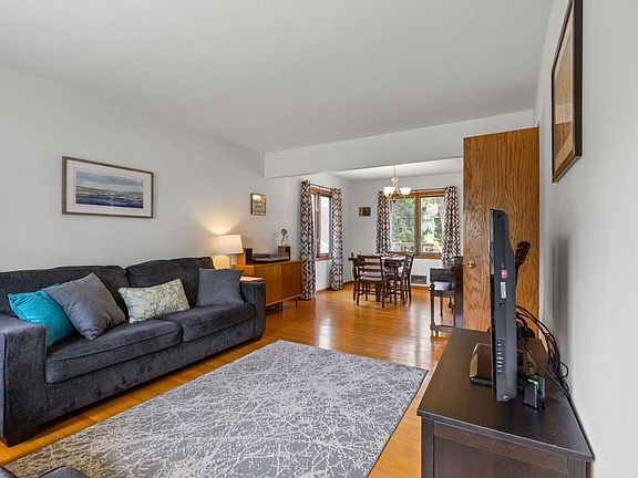 5th image of 2854 Churchill St