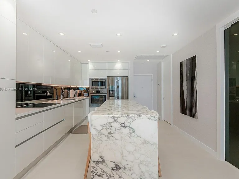 2301 Collins Ave #20 — Photo 7