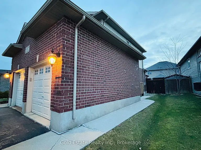 1377 Coronation Dr — Photo 2