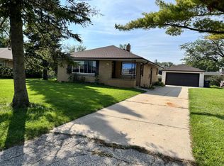 5285 S 110th St, Hales Corners, WI 53130