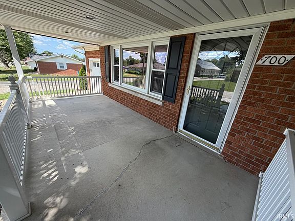2nd image of 700 E Ulen St
