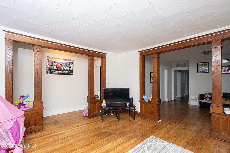 4th image of 98 Kent Street