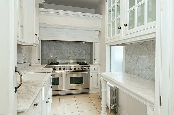 Rented by Perry Associates NYC Inc | media 18