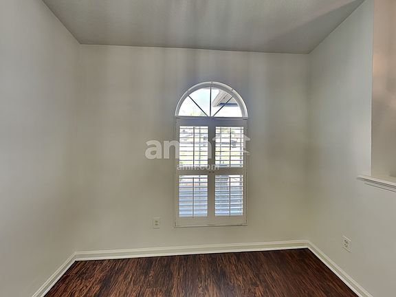 4th image of 2700 Darwin Ct