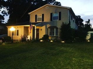 527 Mollie Blvd, Holbrook, NY