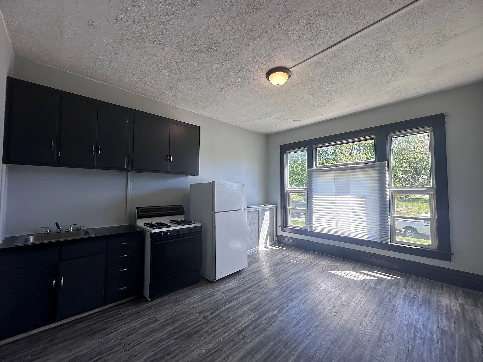 Studio, 500 sqft, $425 — Photo 2