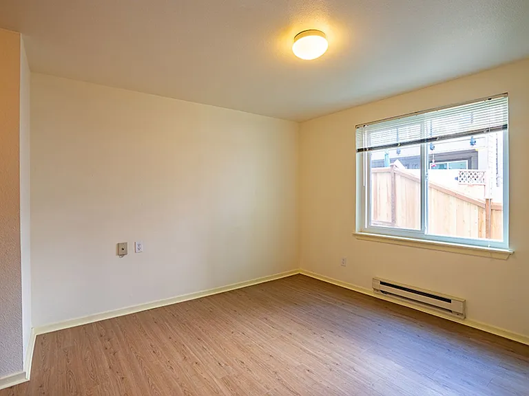 6th Ave Apartments — Photo 38
