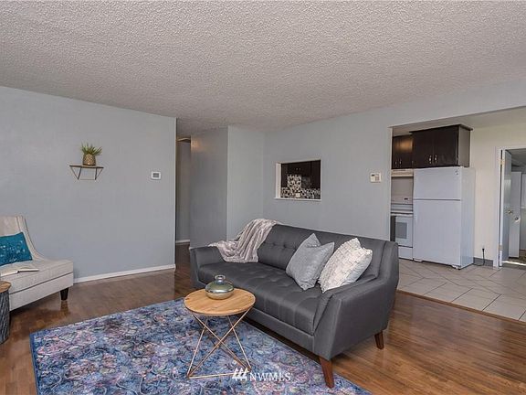 5th image of 517 S 90th St