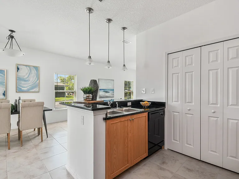 Spring Tree Village Apartments — Photo 19
