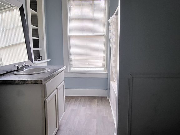 5th image of 301 W Franklin St