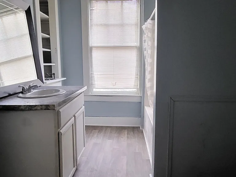 301 W Franklin St — Photo 5