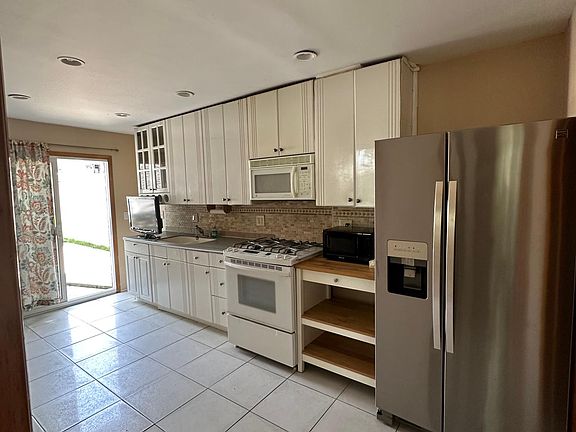 3rd image of 153 Wellbrook Ave Floor 1