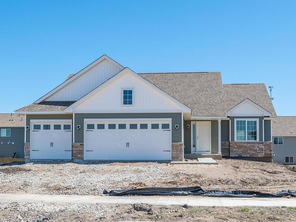 1st image of 951 Prestwick Dr