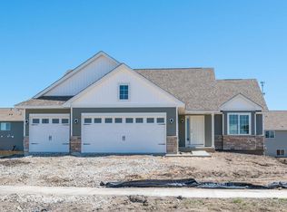 951 Prestwick Dr, Belle Plaine, MN 56011