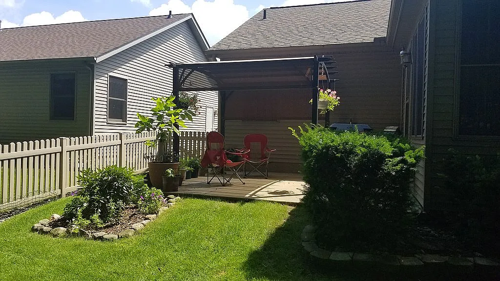 1829 Wild Rose Ln photo 1