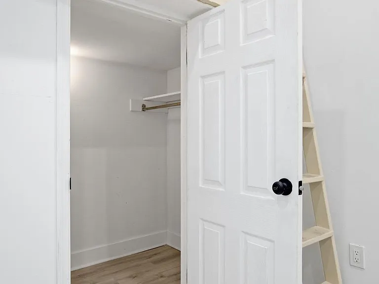 4242 Pine St #1B — Photo 6